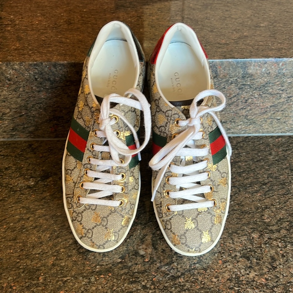 WOMEN'S ACE GUCCI SUPREME SNEAKER WITH BEES